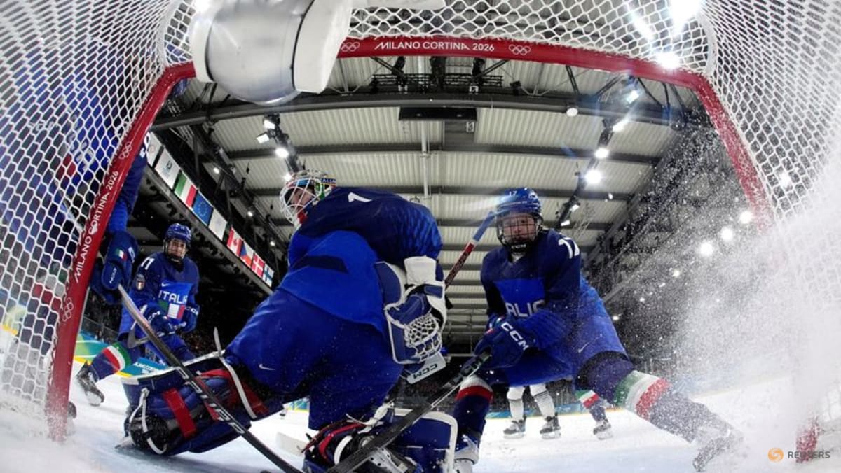 Ice hockey-Italy into quarters, Germany beat France in overtime