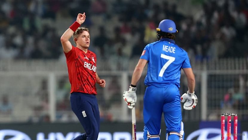 England survive Italy scare to reach World Cup Super Eights