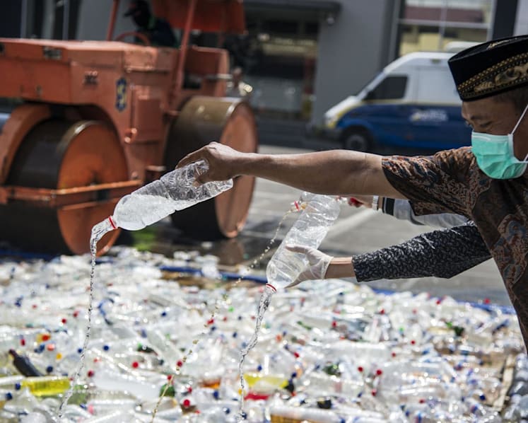 9 die from alcohol poisoning after drinking event in West Java