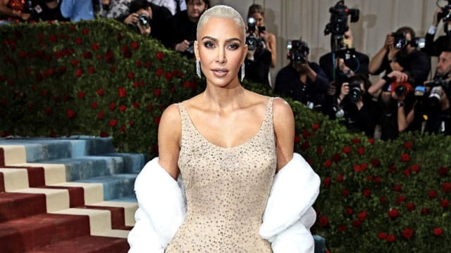 被指穿坏Marilyn Monroe古董礼服　博物馆出面维护Kim Kardashian