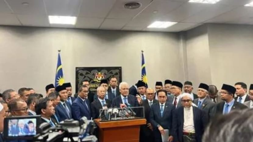 AP pembangkang Malaysia keluar dewan; dakwa PM Anwar tidak ikut Peraturan Mesyuarat
