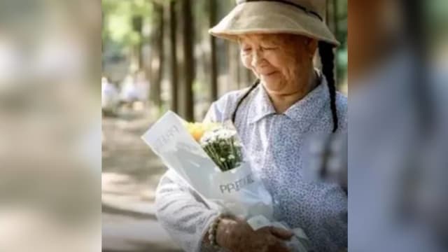独特庆生 孙女为九旬中国奶奶拍少女感照片