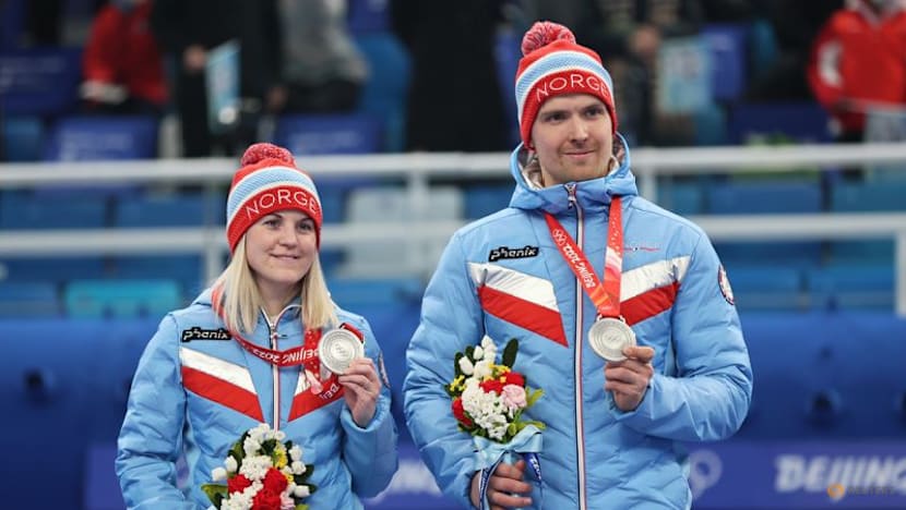 Norway's mixed doubles curlers welcome weight of golden expectations
