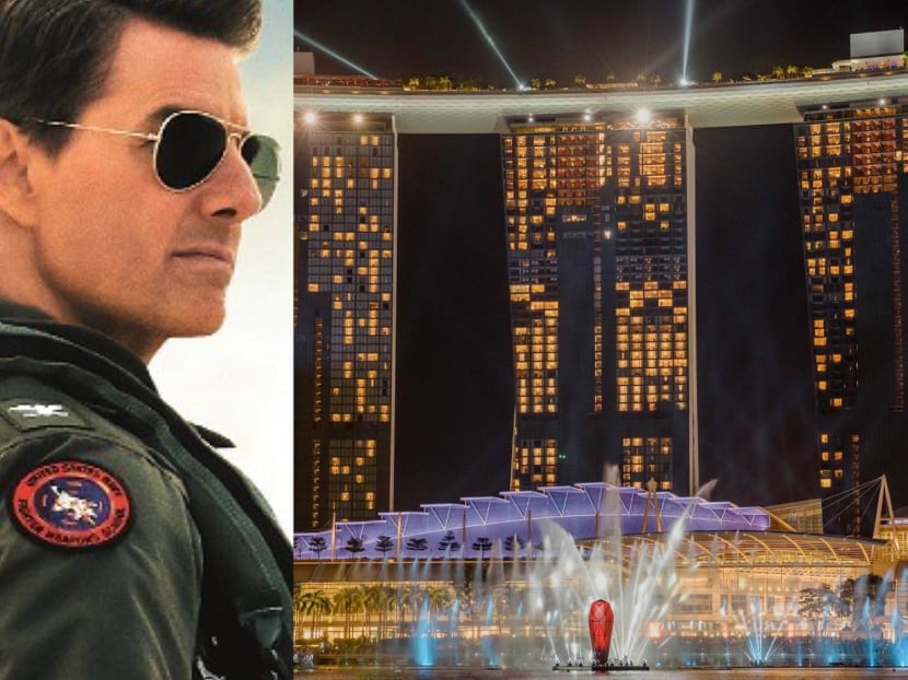 Are you a Top Gun fan? Enjoy a free movie-themed light, water and pyrotechnic show at Marina Bay Sands 