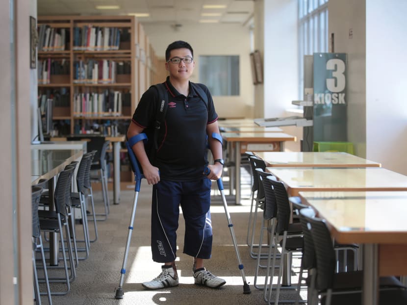 Alex Lim's earnings as a Pizza Hut customer service officer are hardly sufficient to pay his school fees at the Nanyang Academy of Fine Arts (NAFA) — where he is a first-year student undertaking a diploma in advertising. Photo: Jason Quah/TODAY