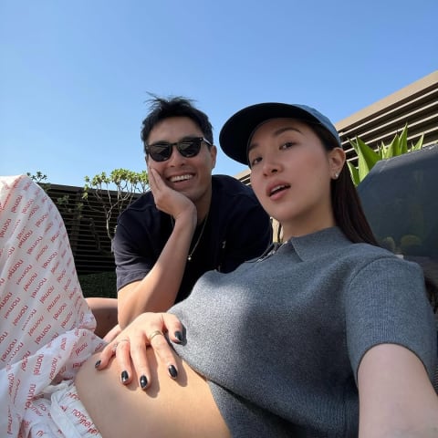 爱妻晒隆起孕肚报喜,杨祐宁即将升格三宝爸!爱妻露出幸福孕相!