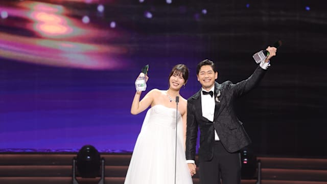 【红星大奖2026】陈罗密欧、黄思恬齐领“超级红星”，开心喊“我们毕业了！”