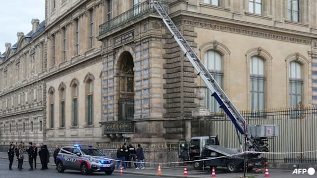 巴黎卢浮宫失窃案  警方再逮捕两男两女