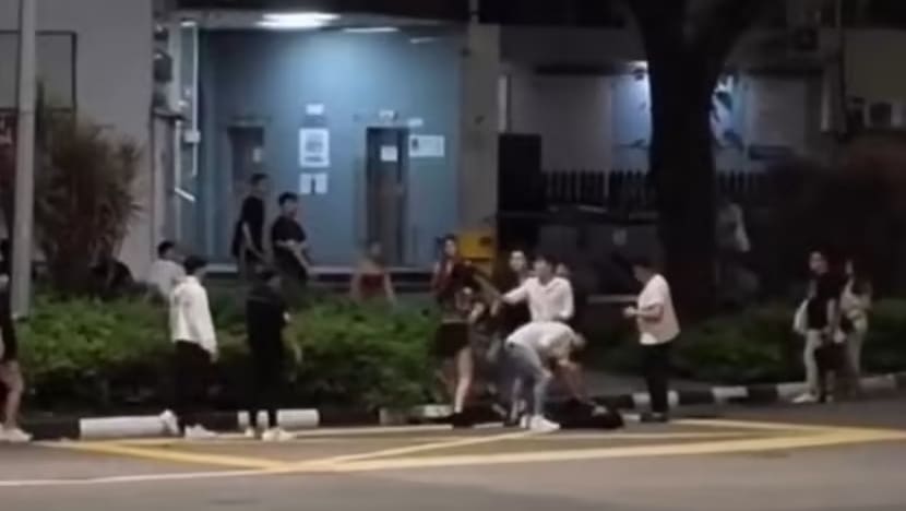 Lelaki 20 tahun bantu polis siasat kes gaduh di Cuscaden Road