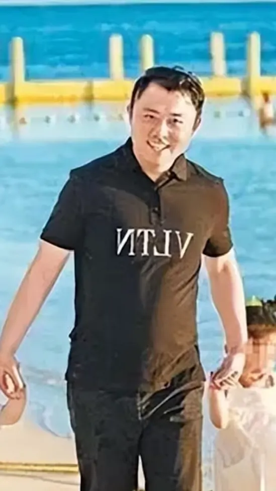 吴佩慈生4胎，百亿富商纪晓波坚持不娶，没有法律的婚姻关系更有利？