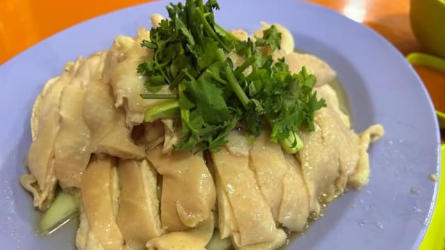 如何防鸡饭大肠杆菌超标？小贩：鸡分批煮 定时清理场所 