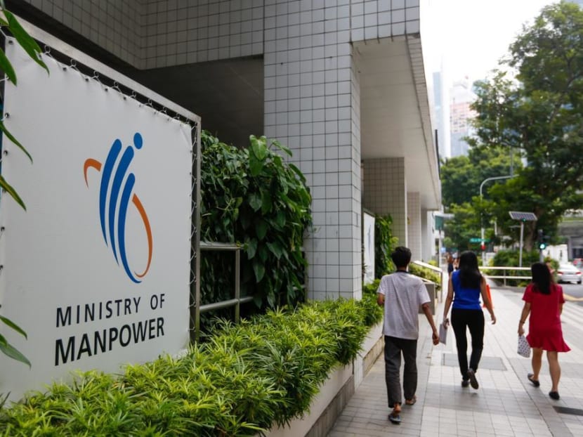 Figures released by the Ministry of Manpower on Dec 17, 2020, showed that the proportion of residents who had been unemployed for more than 25 weeks has increased. Figures released by the Ministry of Manpower on Dec 17, 2020, showed that the proportion of residents who had been unemployed for more than 25 weeks has increased.