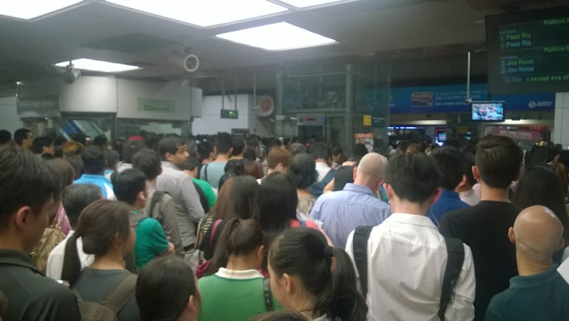 SMRT says sorry for ‘unacceptable’ disruptions