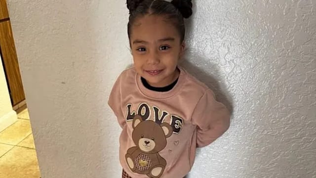 误吞纽扣电池烧穿食道 美国四岁女童命危