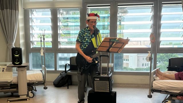 本地两所医院准备圣诞特别活动 让义工们向年长患者传递温情