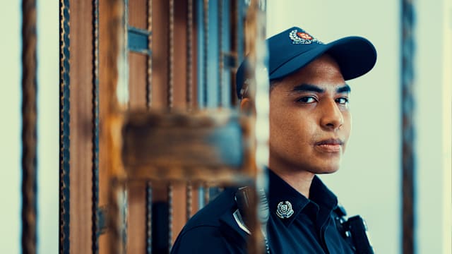 警员处理家庭纠纷遇婴儿窒息  及时出手救回小生命