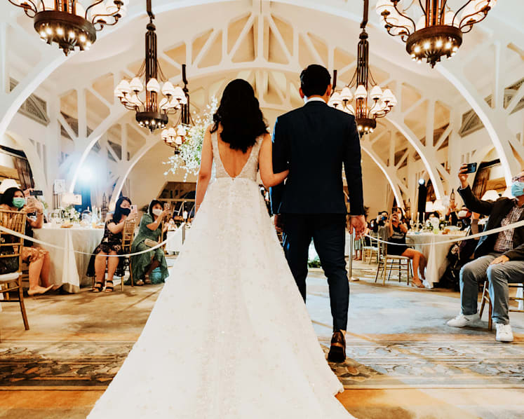 Get tips from wedding pros on how to tie the knot safely amid the COVID-19 pandemic.