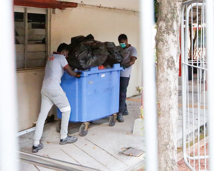 Most Singaporeans too reliant on cleaners, unwilling to pick up trash from the ground: Study