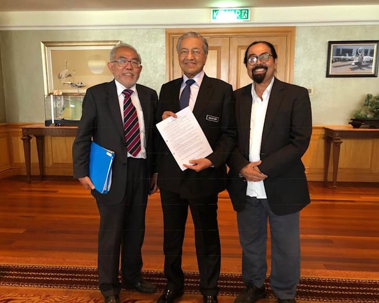 Former political dissident, S'pore civil activists meet Dr Mahathir