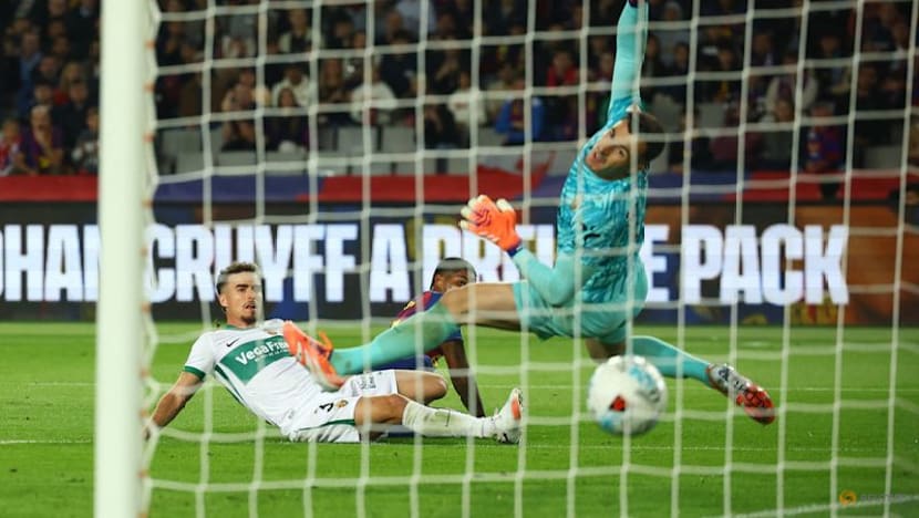 Barcelona return to winning ways with 3-1 victory over Elche