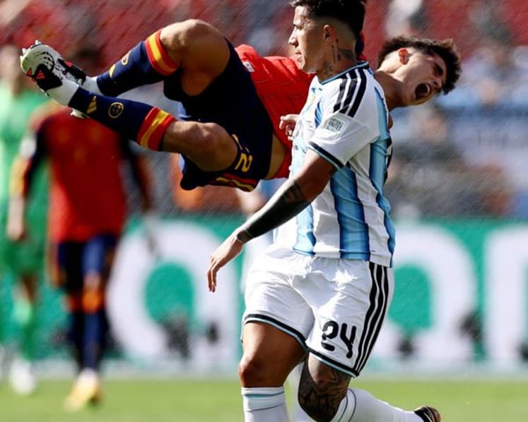 World Cup final between 10-man Argentina and Spain goes to extra time