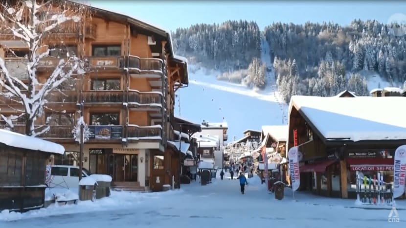 Climate and energy crises affect winter holidays in the French Alps
