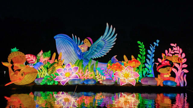 “芬宝”闯入滨海湾花园！骑天鲸、飞瀑布玩转奇幻中秋