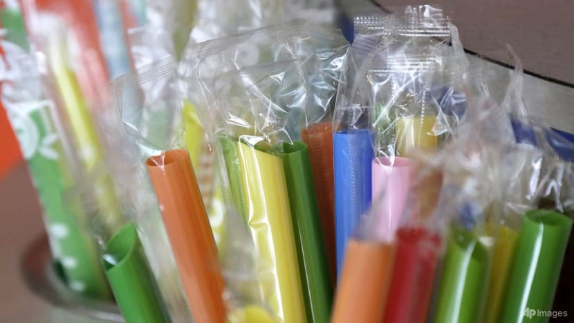Trump signs executive order on plastic drinking straws