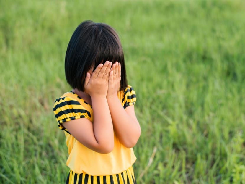#trending: Netizens praise parent for chiding stranger at hawker centre who patted 3-year-old daughter’s head #trending: Netizens praise parent for chiding stranger at hawker centre who patted 3-year-old daughter’s head