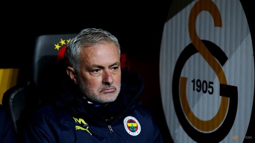 Fenerbahce coach Mourinho sues Galatasaray