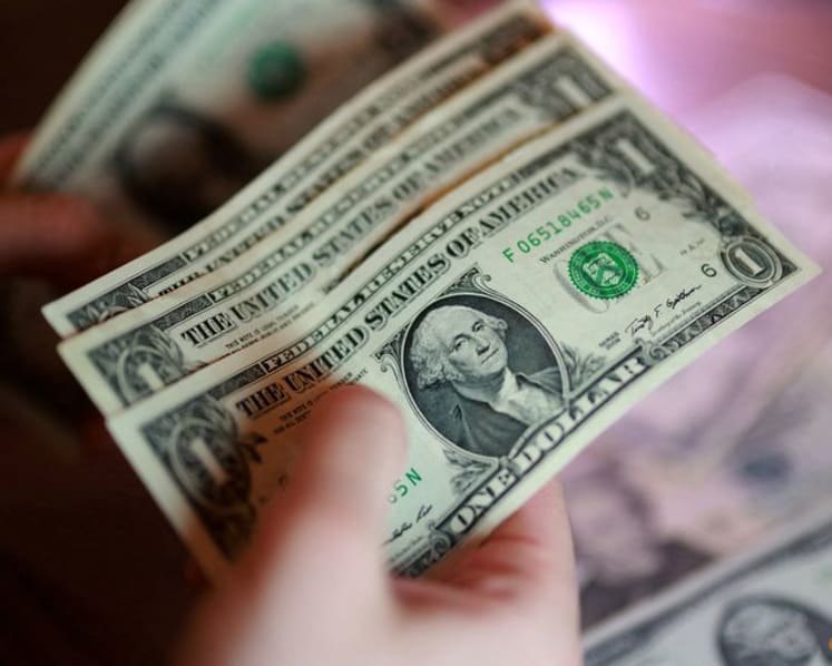 US dollar climbs as uncertainty grows over Iran ceasefire