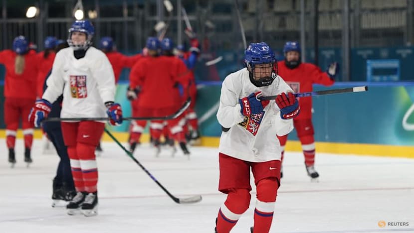 Ice hockey-Czech women to create chaos in bid for first medal