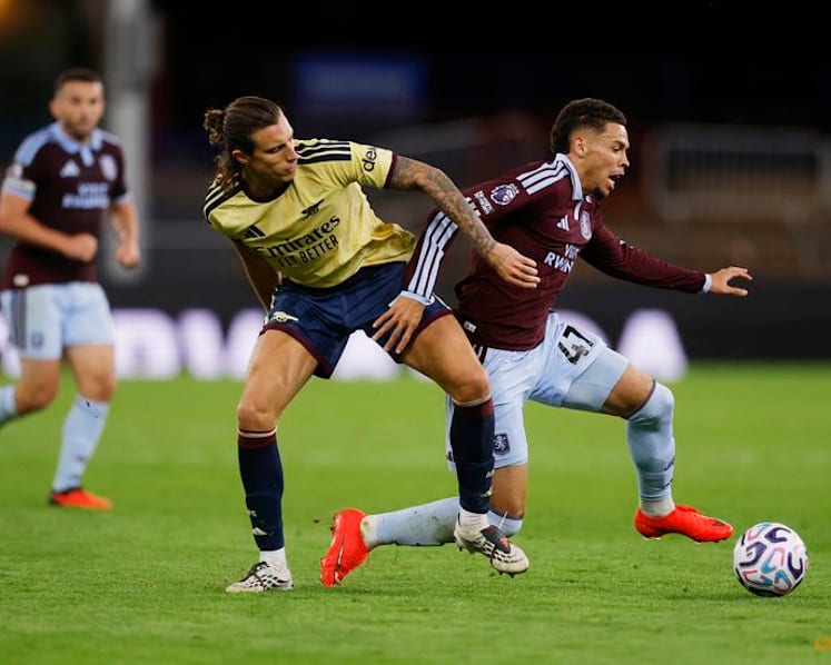 Saka earns Arsenal narrow victory at troubled Villa