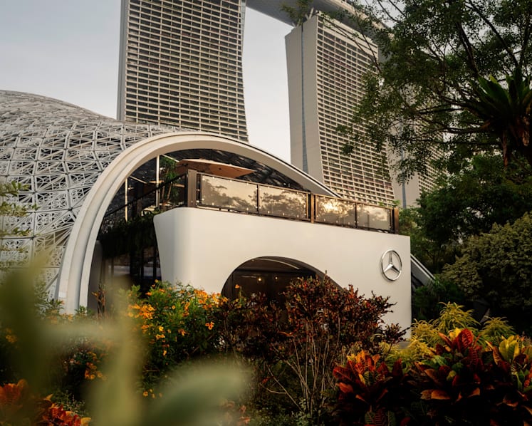 Mercedes-Benz is rethinking the car showroom with its new Singapore Studio Mercedes-Benz is rethinking the car showroom with its new Singapore Studio