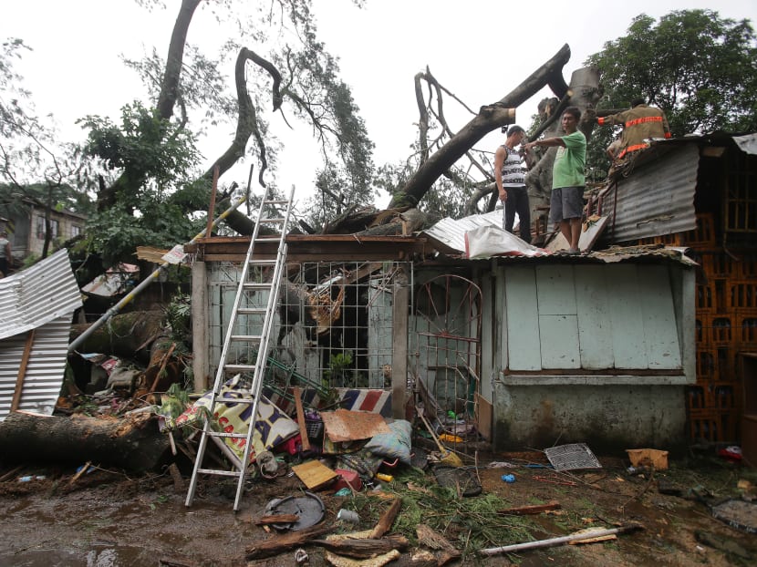 Typhoon leaves 11 dead, Filipino villagers saved from flood