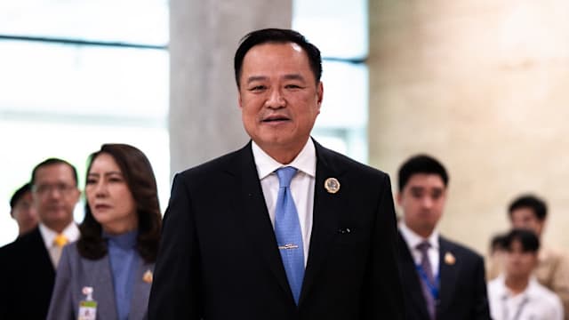 泰多名议员请愿 终止阿努廷和纳塔蓬议员资格