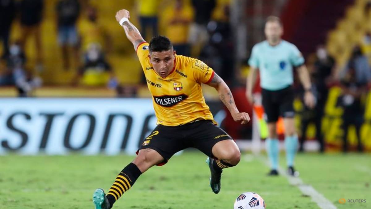 Ecuador international Pineida dies in attack, says club