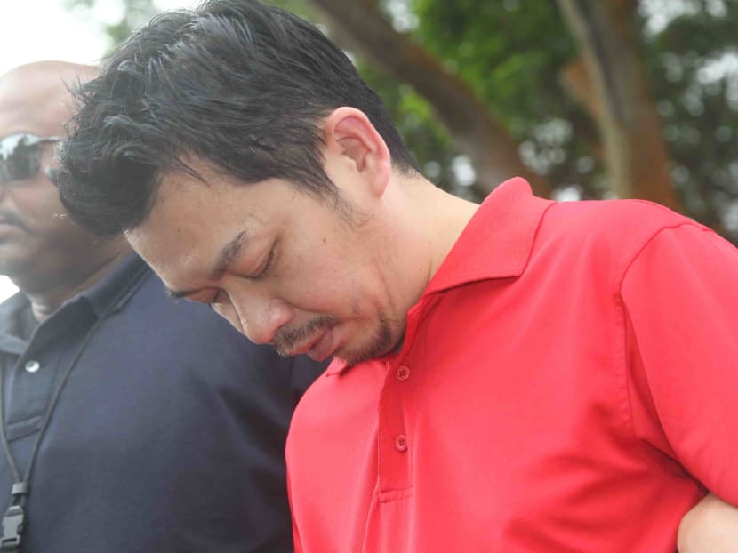 Lee Sze Yong, one of the two men accused of kidnapping Sheng Siong CEO Lim Hock Chee's elderly mother Ng Poh Lai, was taken by the police to Sembawang Park on Jan 20, 2014. Photo: Ooi Boon Keong