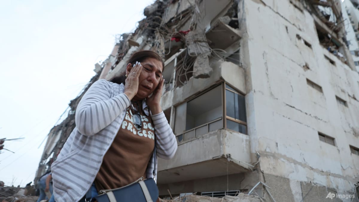 Venezuelans trapped alive after twin quakes kill at least 188