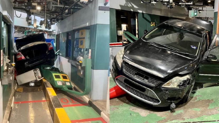 Singaporean wanted by police smashed through clearance lanes at Tuas Checkpoint, 3 arrested