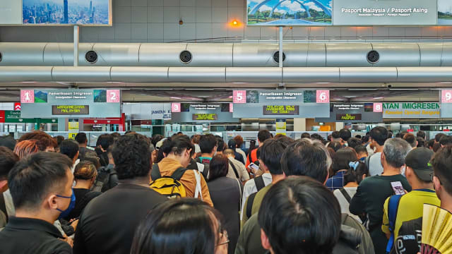 新山关卡至少42个自动通关闸门昨午发生故障