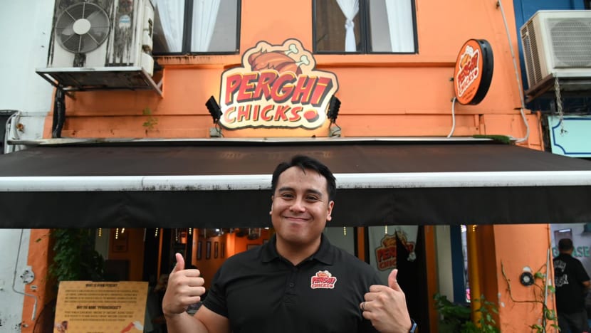 Usahawan muda ini mahu teruskan legasi ayam percik ibunya, dari HBB kini buka restoran 