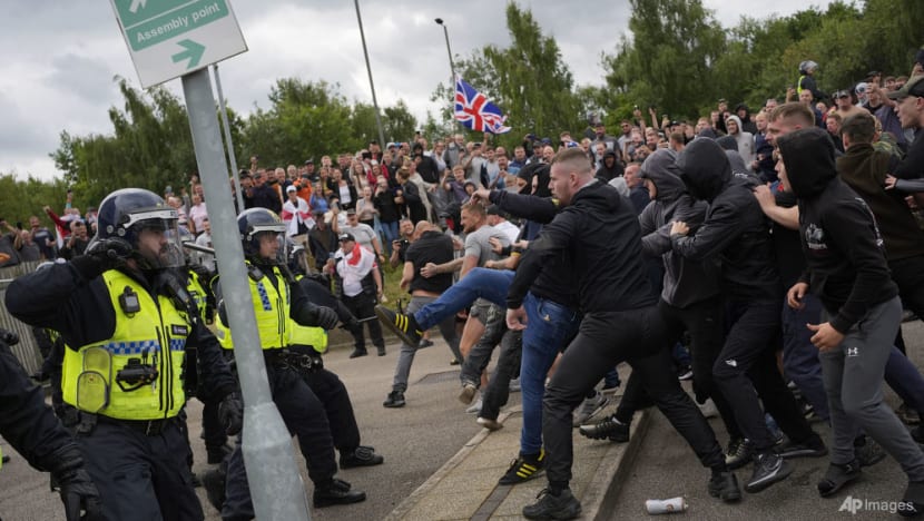 CNA Explains: Why are people rioting across the UK? CNA Explains: Why are people rioting across the UK?