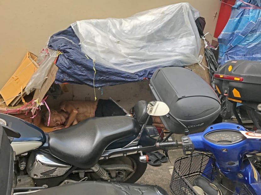 Mr Pang Jee Tang, 77, a single permanent resident, sleeps by a wall in the back alley next to a restaurant. Photo: Wong Pei Ting/TODAY