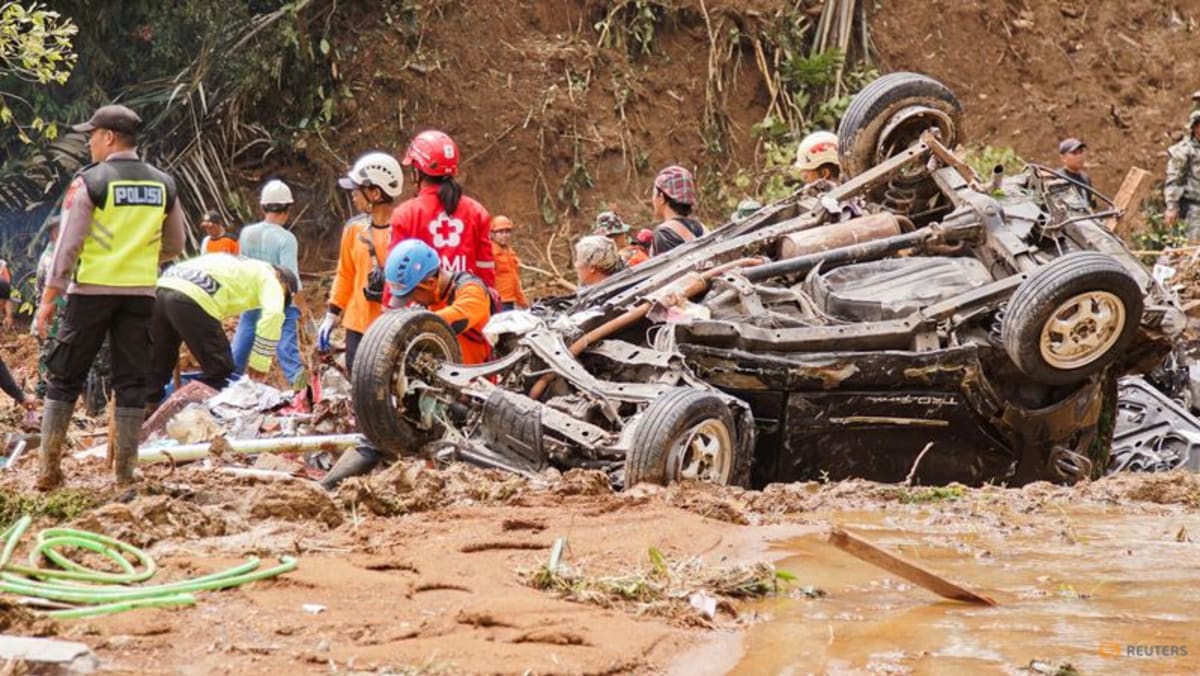 Indonesian rescuers halt evacuation due to bad weather after landslide kills 25