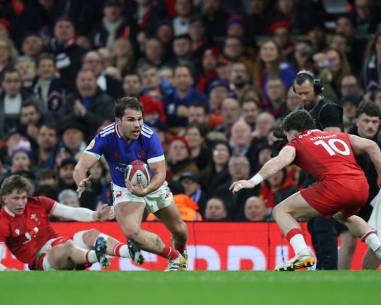 France batter beleaguered Wales with record 54-12 win in Cardiff