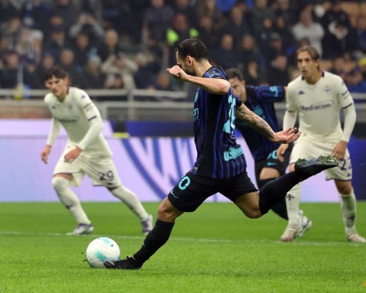 Calhanoglu double fires Inter to 3-0 win over struggling Fiorentina