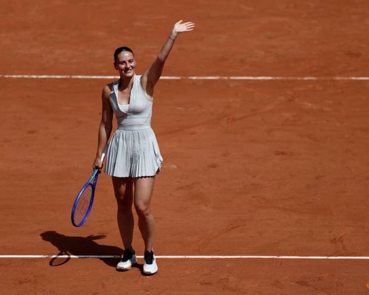 Ukraine's Kostyuk keeps focus in Paris after missile strike near parents' home