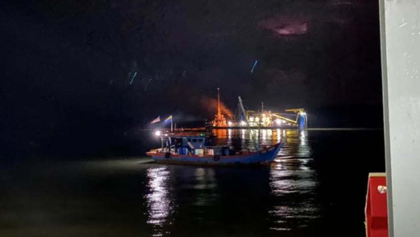 140 penumpang feri Langkawi terkandas 5 jam gara-gara kipas enjin tersangkut pada tali hanyut 140 penumpang feri Langkawi terkandas 5 jam gara-gara kipas enjin tersangkut pada tali hanyut