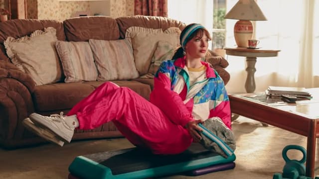 Taylor Swift“Opalite”MV上线，邀超大咖一同回到90年代